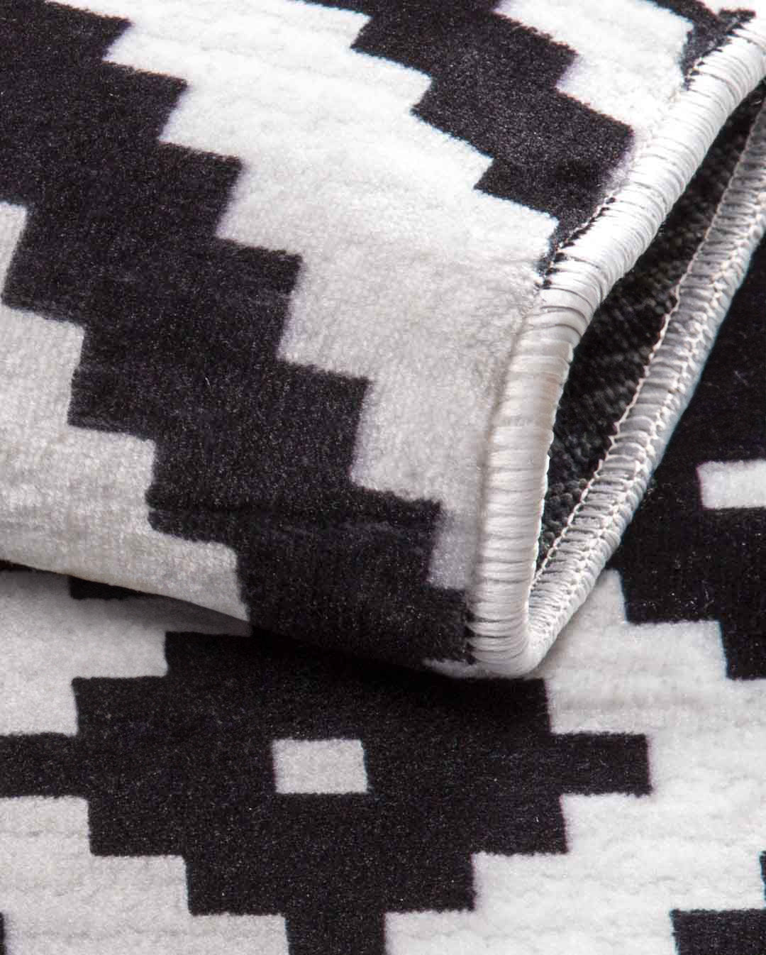 Dina geometric black and white soft and shinny carpet