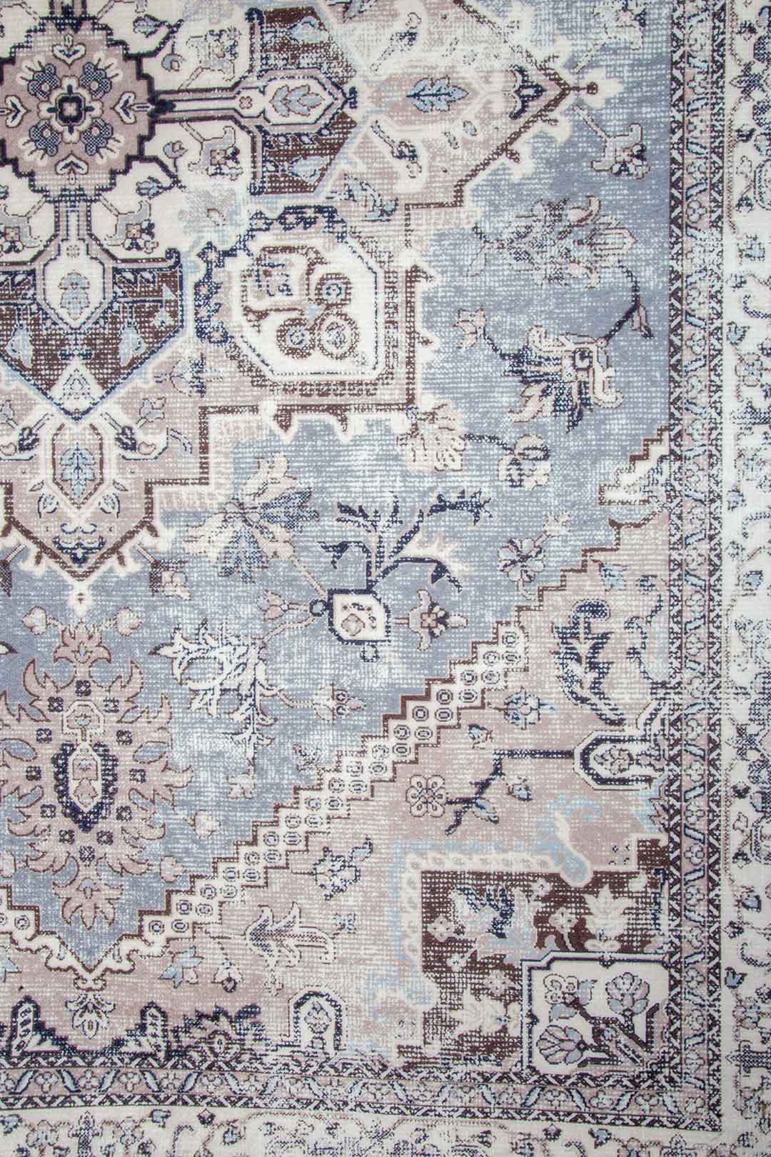 Silver Medallion – Classic Oriental Rug
