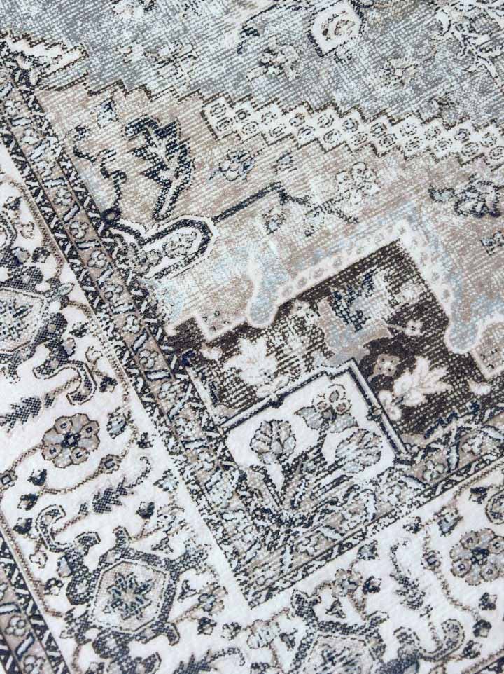 Silver Medallion – Classic Oriental Rug