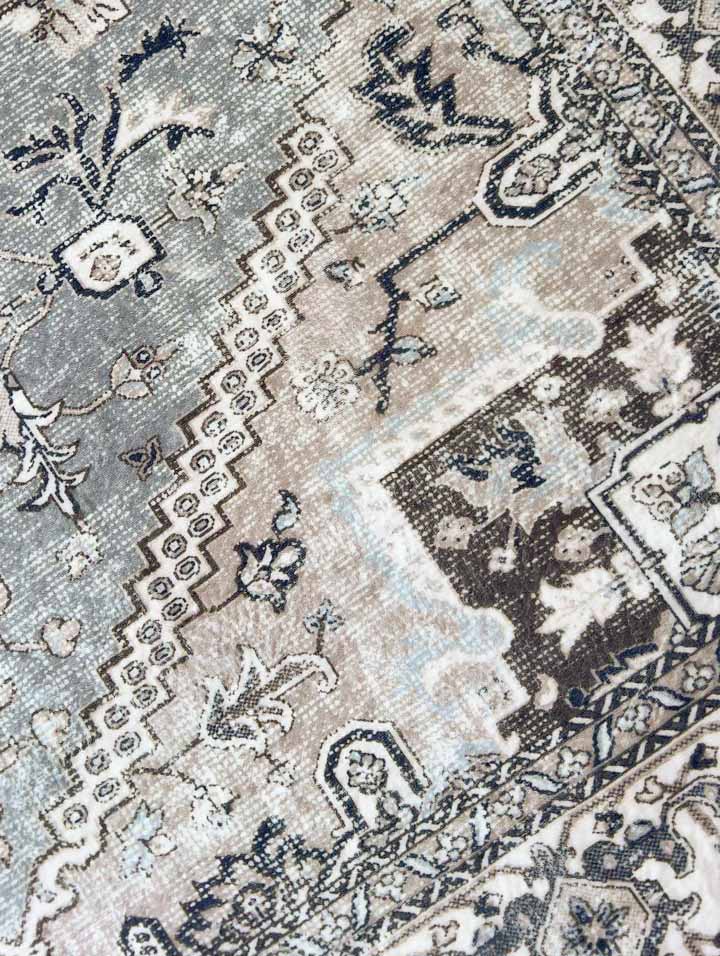 Silver Medallion – Classic Oriental Rug