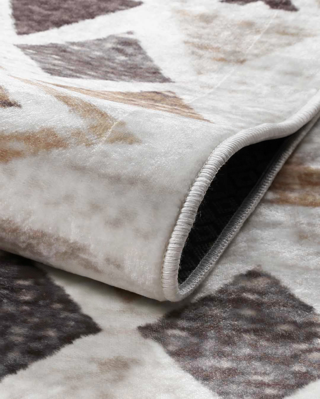 Ruby modern kilim beige soft and shinny carpet