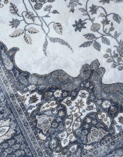 Blue Elegance – Classic Floral Pattern Rug
