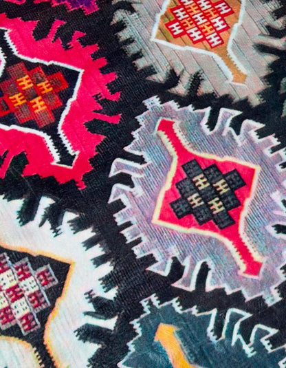 Colorful Nomad – Tribal Kilim Pattern Rug