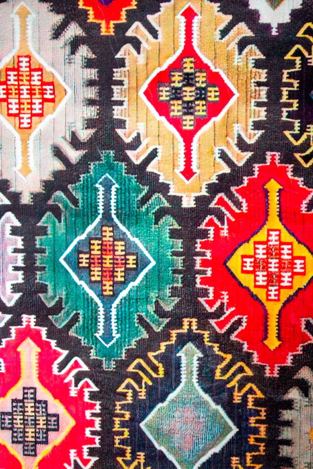 Colorful Nomad – Tribal Kilim Pattern Rug