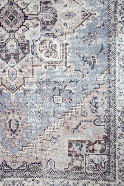 Silver Medallion – Classic Oriental Rug