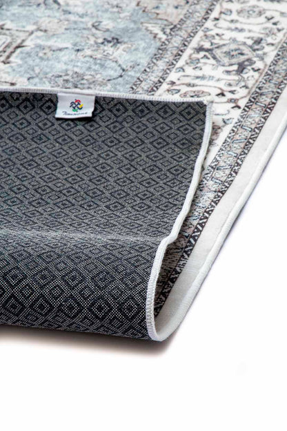 Silver Medallion – Classic Oriental Rug